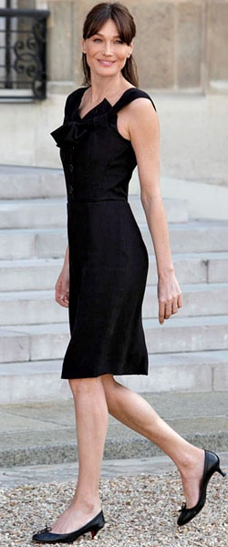 Истинная парижанка,жена президента Франции, бывшая модель Карла Бруни
