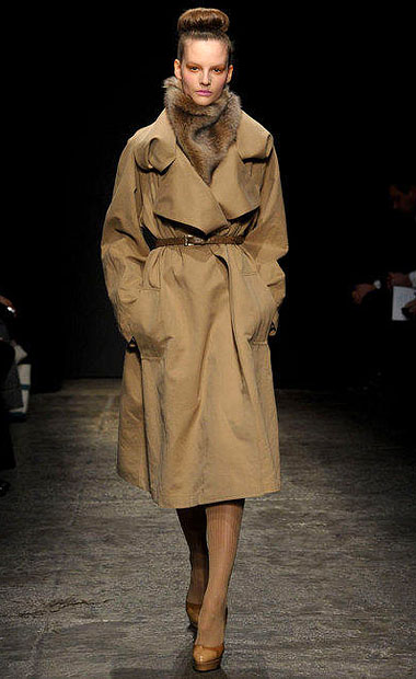 Пальто Donna Karan, коллекция прет-а-порте осень-зима 2011-2012 г